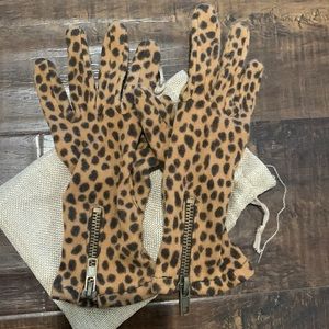 H&M leopard gloves